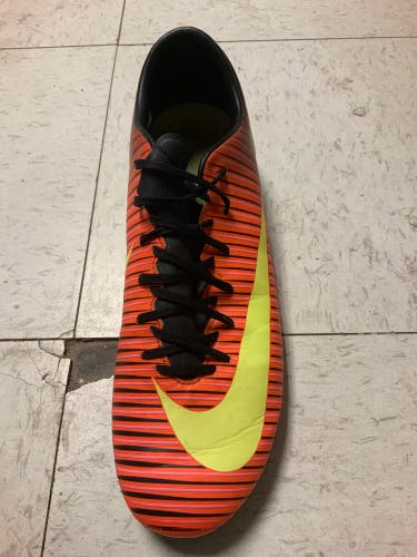Orange Unisex Size 10 (Women's 11) Nike Soccer Cleats