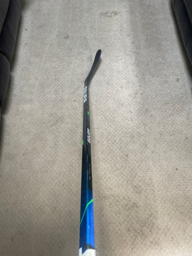 Senior Right Handed P92  Nexus Geo Hockey Stick