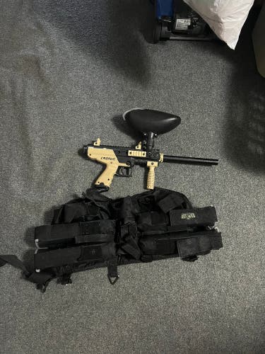 Tippman Cronus paintball gun and pods