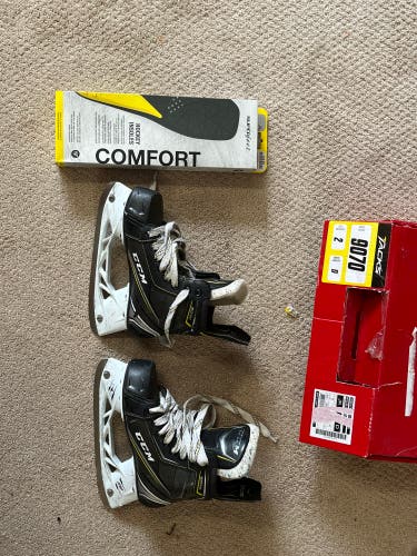 Used CCM Regular Width Size 2 Tacks 9070 Hockey Skates With Superfeet