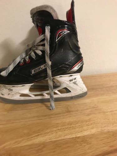 Used Bauer Extra Wide Width Size 4 Vapor X600 Hockey Skates