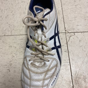 White Men's Size 9.0 (Women's 10) Asics Soccer Cleats