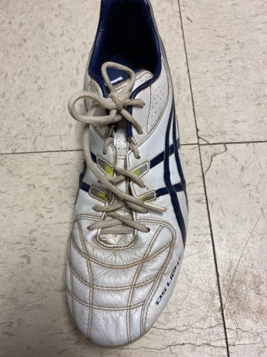 White Men's Size 9.0 (Women's 10) Asics Soccer Cleats