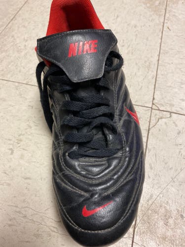 Black Men's Size 9.0 (Women's 10) Nike Soccer Cleats