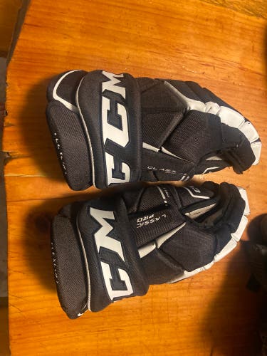 Used CCM 14" Classic Pro 4-Roll Gloves