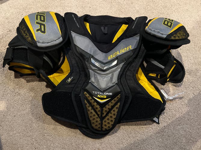 Senior Medium Bauer Supreme TotalOne NXG Shoulder Pads
