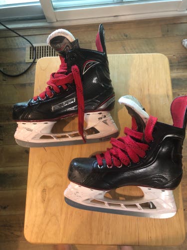 Used Bauer Regular Width Size 3.5 Vapor X500 Hockey Skates