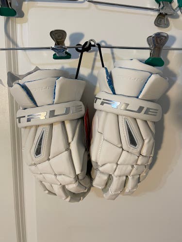 New Player's True 12" Frequency 2.0 Lacrosse Gloves