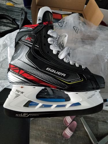 Junior New Bauer Vapor 2X Pro Hockey Skates Regular Width Size 4