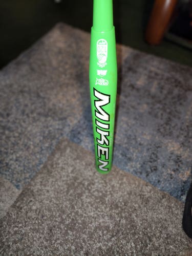 Used Miken Composite Super freak Bat (-8) 26 oz 34"
