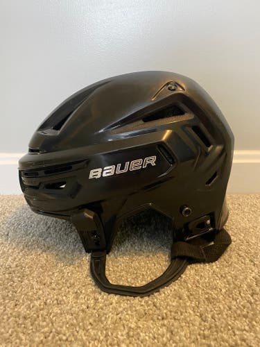Used Medium Bauer Re-Akt 150 Helmet