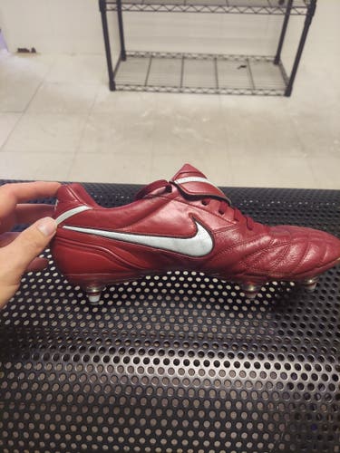 Used Unisex Size 11.5 (Women's 12.5) Nike Football Cleats