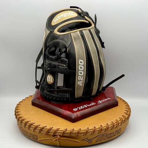 Wilson A2000 2018 December Glove of the Month 11.75" Infield Baseball Glove 1787