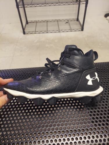 Used Unisex Size 7.0 (Women's 8.0) Under Armour Football Cleats