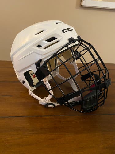 Large CCM Tacks 110 Helmet w/ FM580 Cage