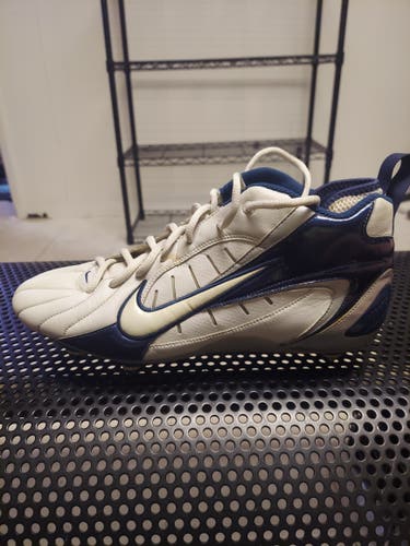 Used Unisex Size 11.5 (Women's 12.5) Nike Football Cleats