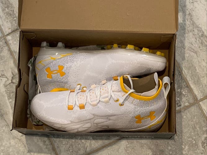 White Adult New Men's Size 10 (Women's 11) Molded Cleats Under Armour Low Cut Spotlight MC