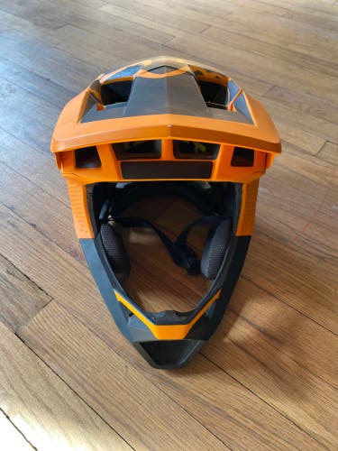 Fox Racing Proframe Bike Helmet Size M (Hat size 7”-7 1/4”)