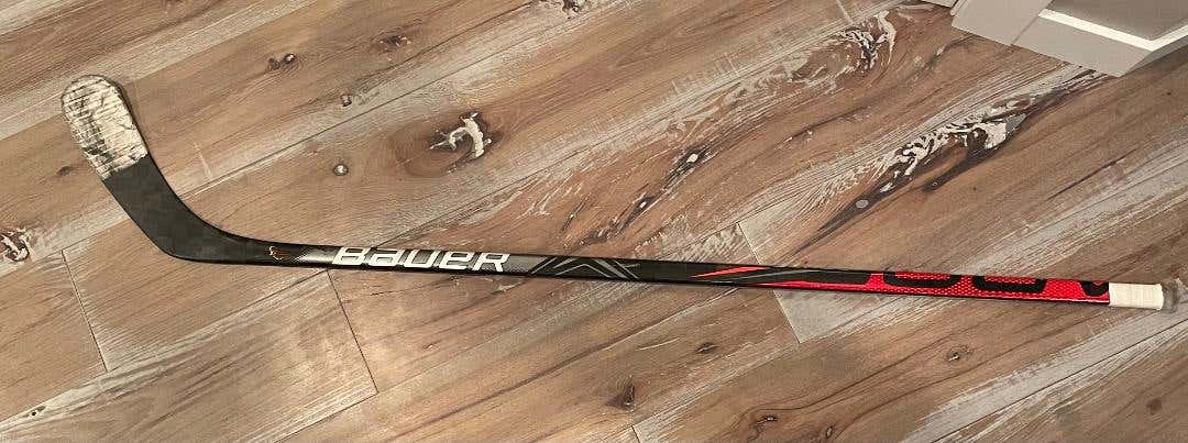 Junior Bauer Right Handed Vapor FlyLite Hockey Stick P92