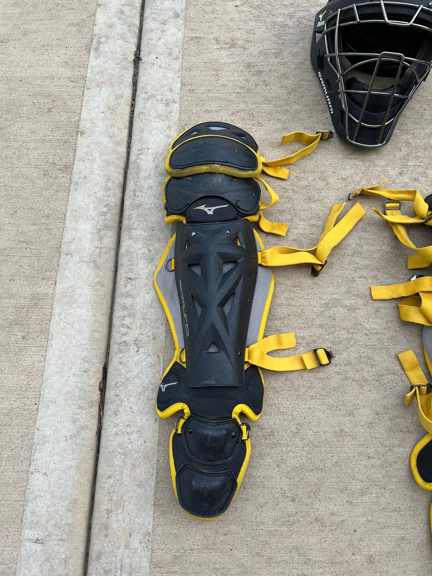 Mizuno Youth Samurai Catcher's Set Black/Yellow