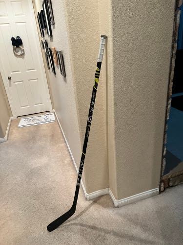 Senior Right Handed P29 Pro Stock Super Tacks AS3 Pro Hockey Stick