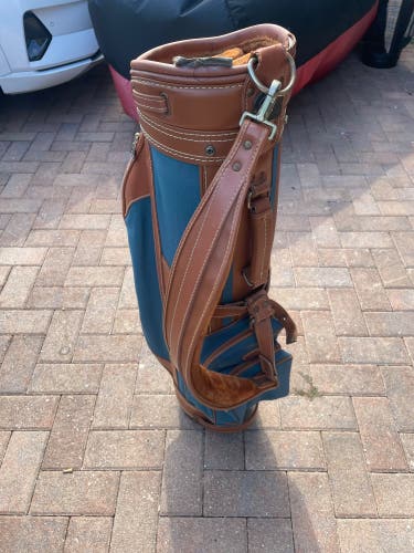 Woman’s Daiwa Classic golf bag