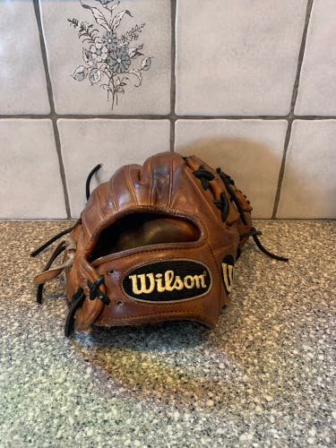 Infield 11.5" A2000 Baseball Glove