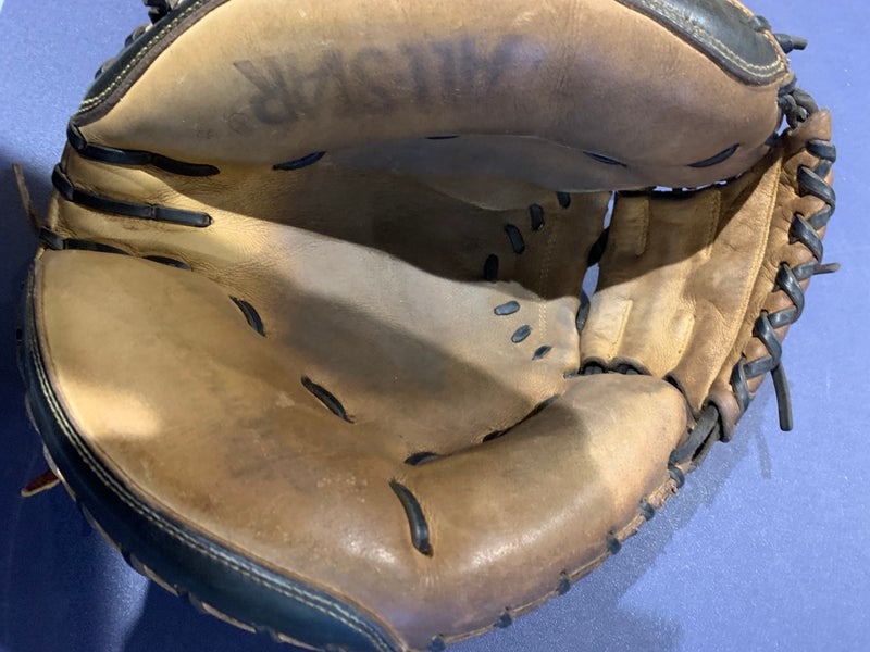 Right Hand Throw 33" CM3000SBT Catcher's Glove