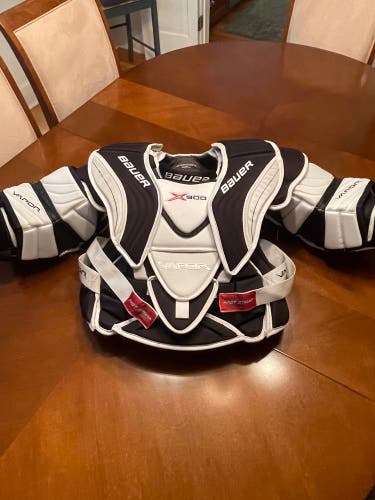 Used Small Bauer Vapor X900 Goalie Chest Protector