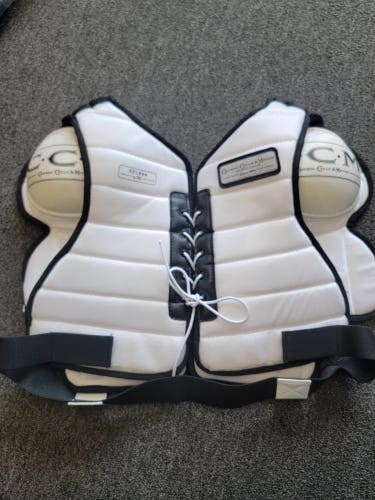 New Senior Large-XL CCM 1899 Shoulder Pads