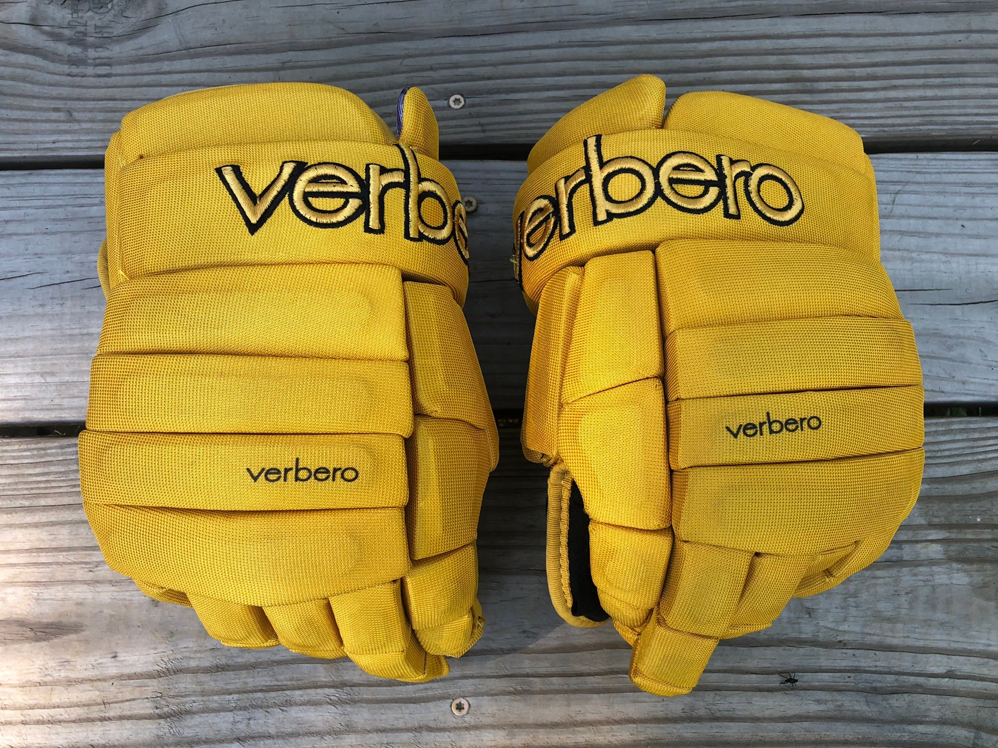 Verbero Cypress 4-Roll Jr Navy Hockey Gloves 