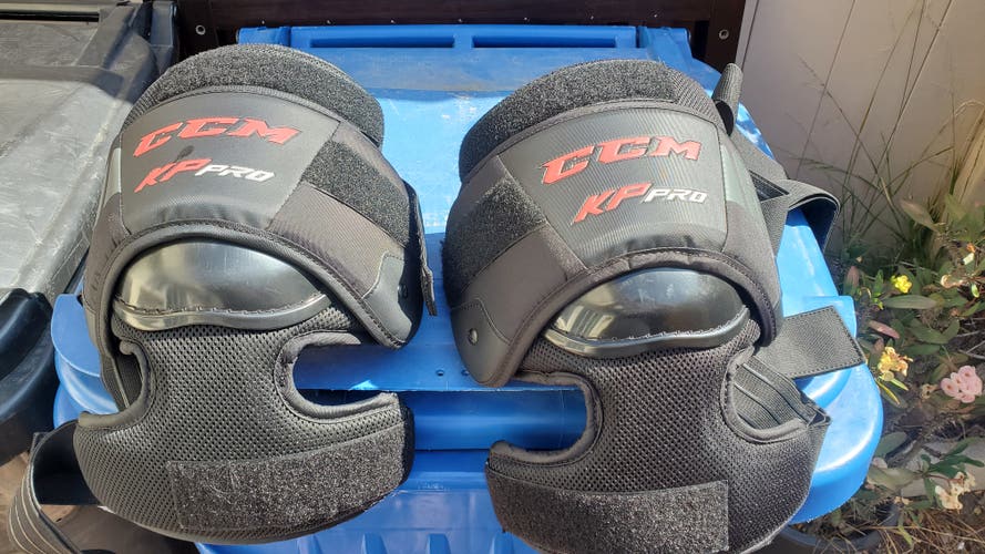 CCM KP Pro senior knee pads