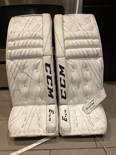Used 31" CCM Extreme flex 4.9 Goalie Leg Pads