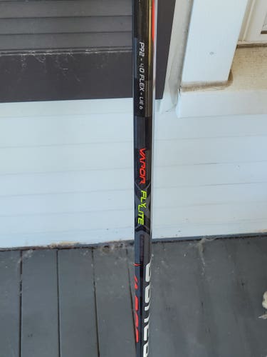 New Junior Bauer Right Handed Vapor FlyLite Hockey Stick P92 Pro Stock