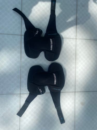 Bauer Reactor Goalie Knee Guards Jr