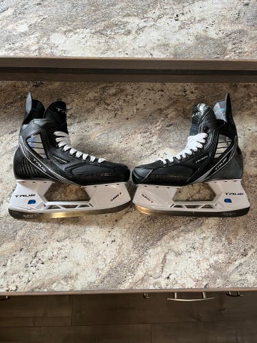 BRAND NEW TRUE PRO STOCK SKATES SIZE7.5