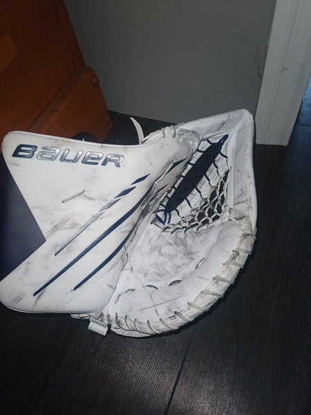 Used Bauer Regular Hyperlite navy trim. Senior reg