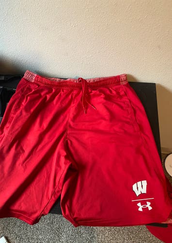 New Wisconsin Team Issue Training Short Sz Large
