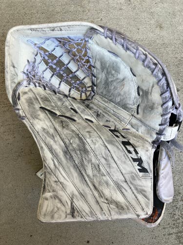Used CCM Eflex 5.9 Intermediate Glove/Blocker set