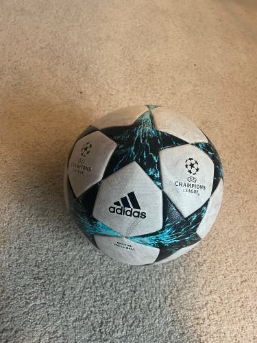 Adidas Champions league Match ball