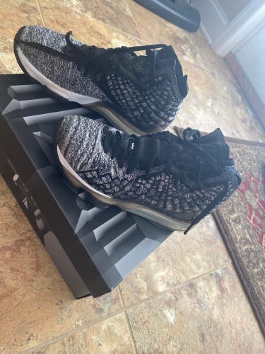 Men's Size 8.5 (Women's 9.5) Nike Lebron 17 Shoes