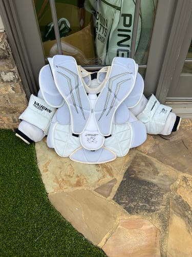 Used Medium Vaughn Velocity V7 XF Pro Carbon Goalie Chest Protector