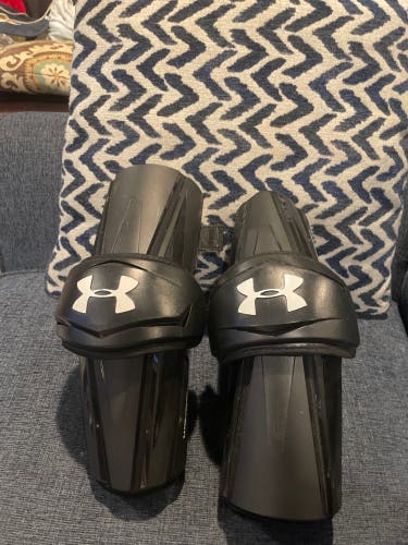 Black Under Amour Revenant Arm Pads