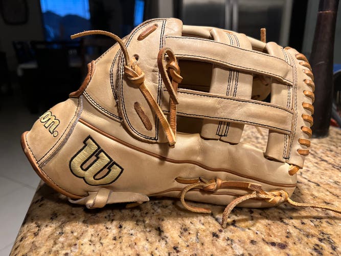 2022 A2000 1799 12.75" OUTFIELD BASEBALL GLOVE
