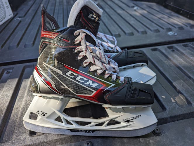 Senior New CCM JetSpeed FT490 Hockey Skates Regular Width Size 8