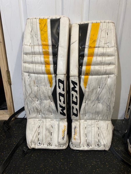 28" CCM Extreme Flex 760 Goalie Leg Pads