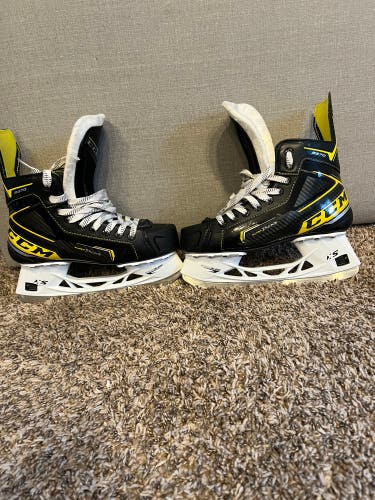 Used CCM Regular Width Size 5 Super Tacks 9370 Hockey Skates
