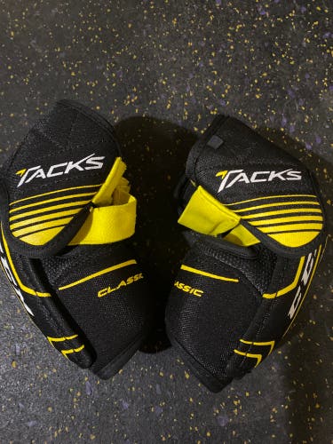 Used Medium CCM  Tacks Elbow Pads