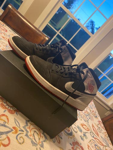 Black Unisex Size 8.5m (Women's 10.5) Air Jordan Jordan 1 mid Shoes