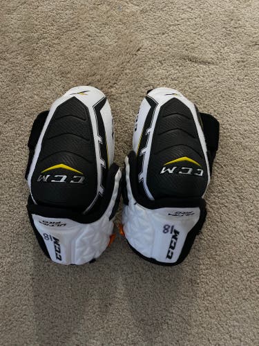 New Medium CCM Pro Stock Ultra Pro Elbow Pads